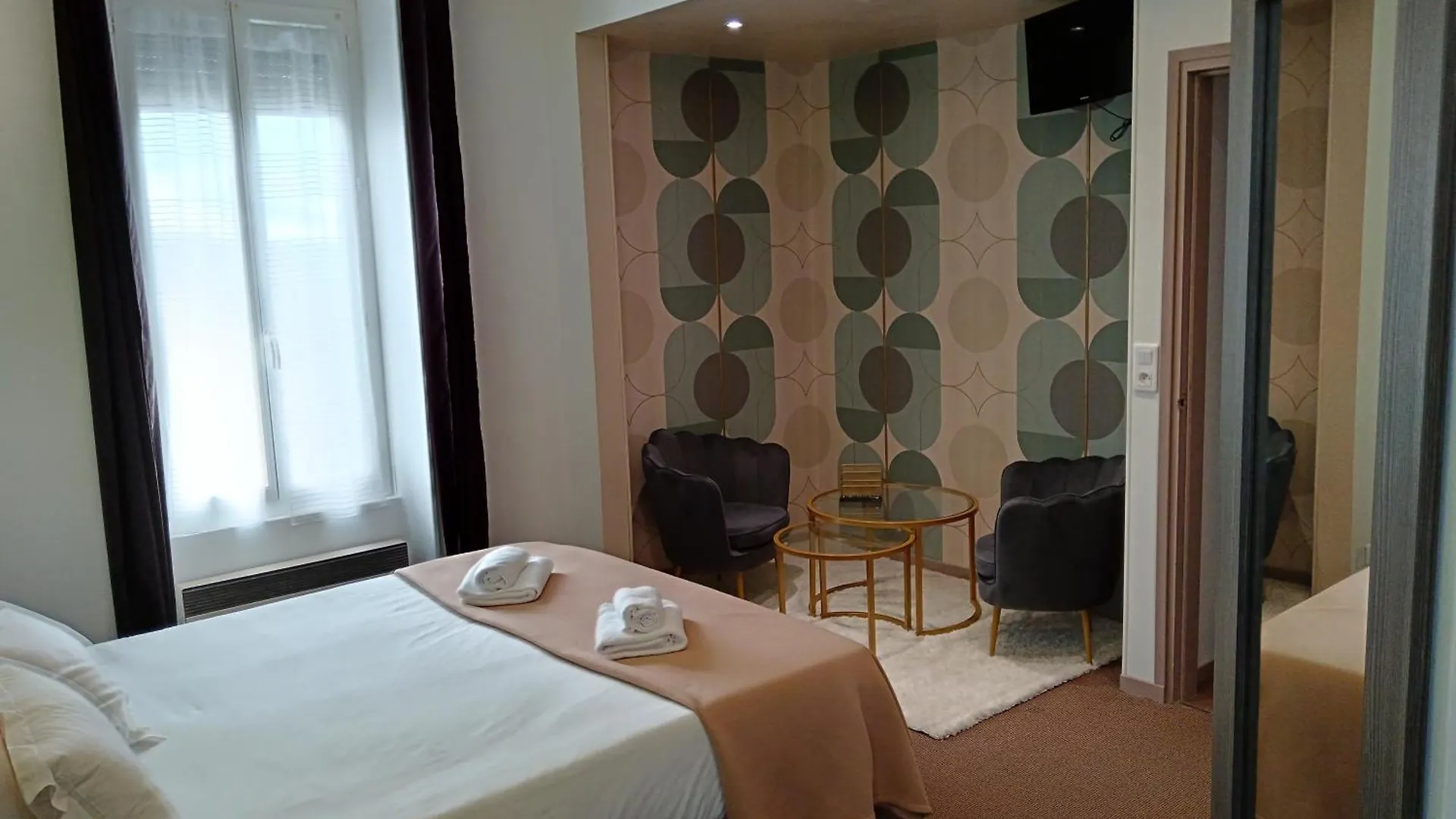 Hotel Du Chateau Alvignac 2*,  France